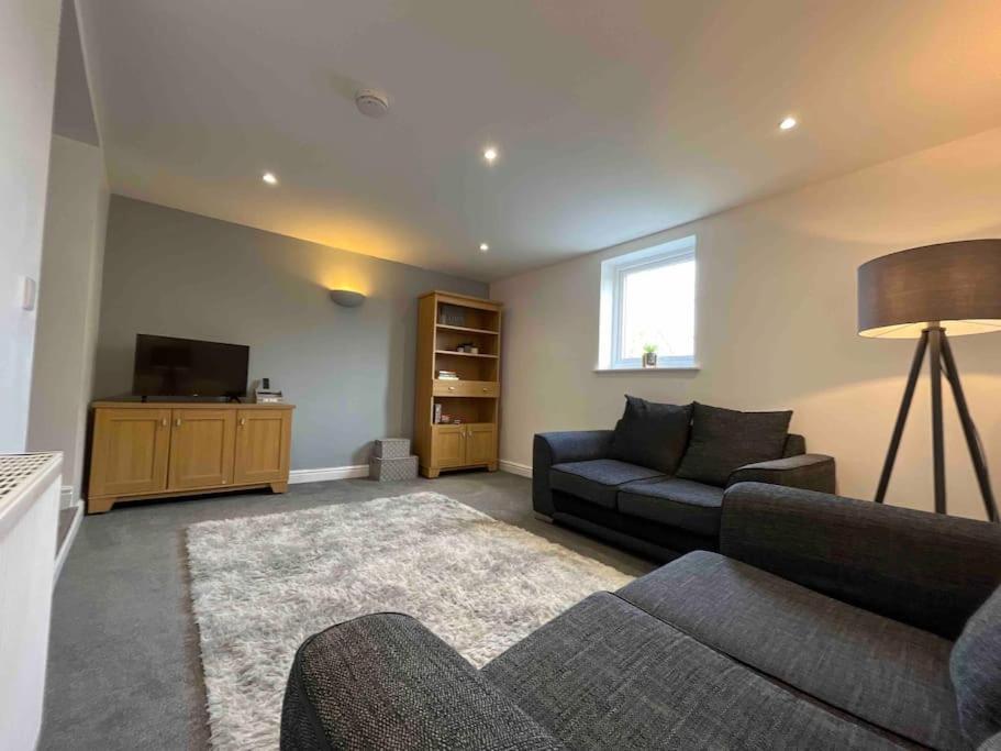 Modern 2 Bedroom Flat In Town Centre 阿伯里斯特威斯 外观 照片