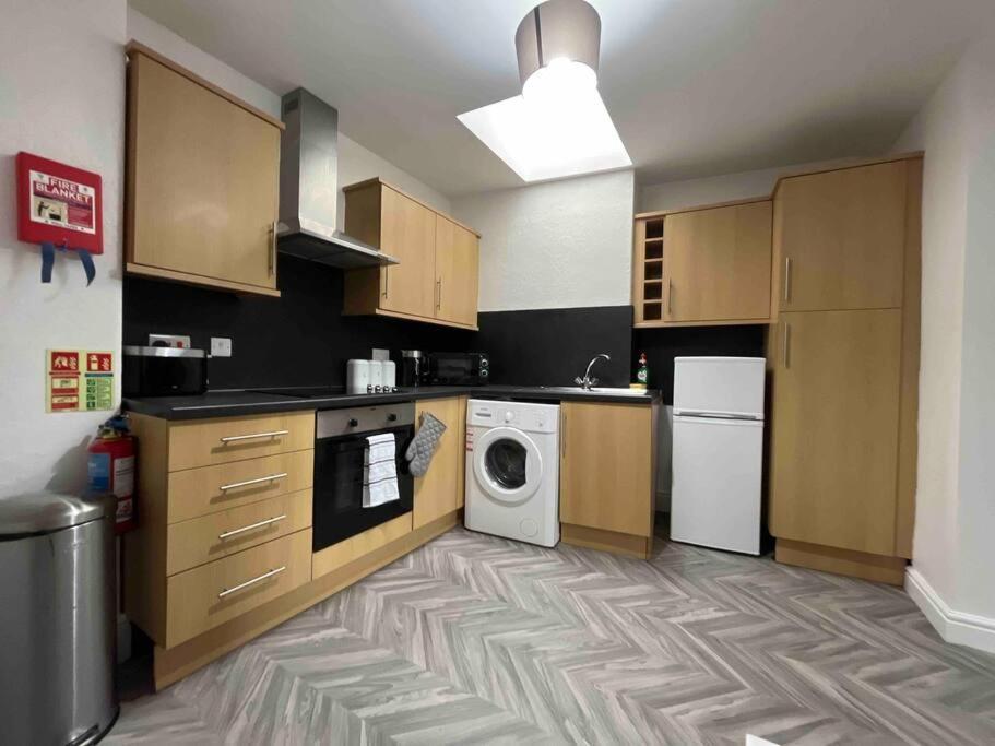 Modern 2 Bedroom Flat In Town Centre 阿伯里斯特威斯 外观 照片
