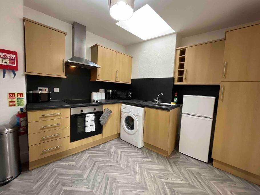 Modern 2 Bedroom Flat In Town Centre 阿伯里斯特威斯 外观 照片