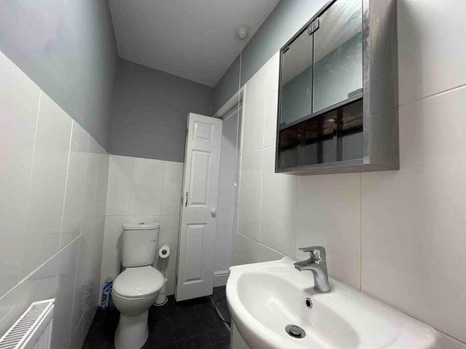Modern 2 Bedroom Flat In Town Centre 阿伯里斯特威斯 外观 照片